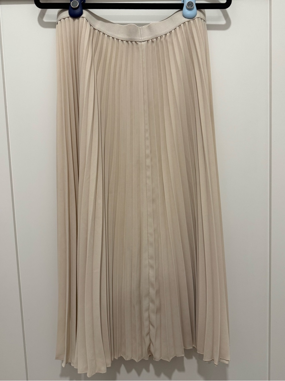 H&M Pleated Cream Maxi Skirt - Picture 2 of 5